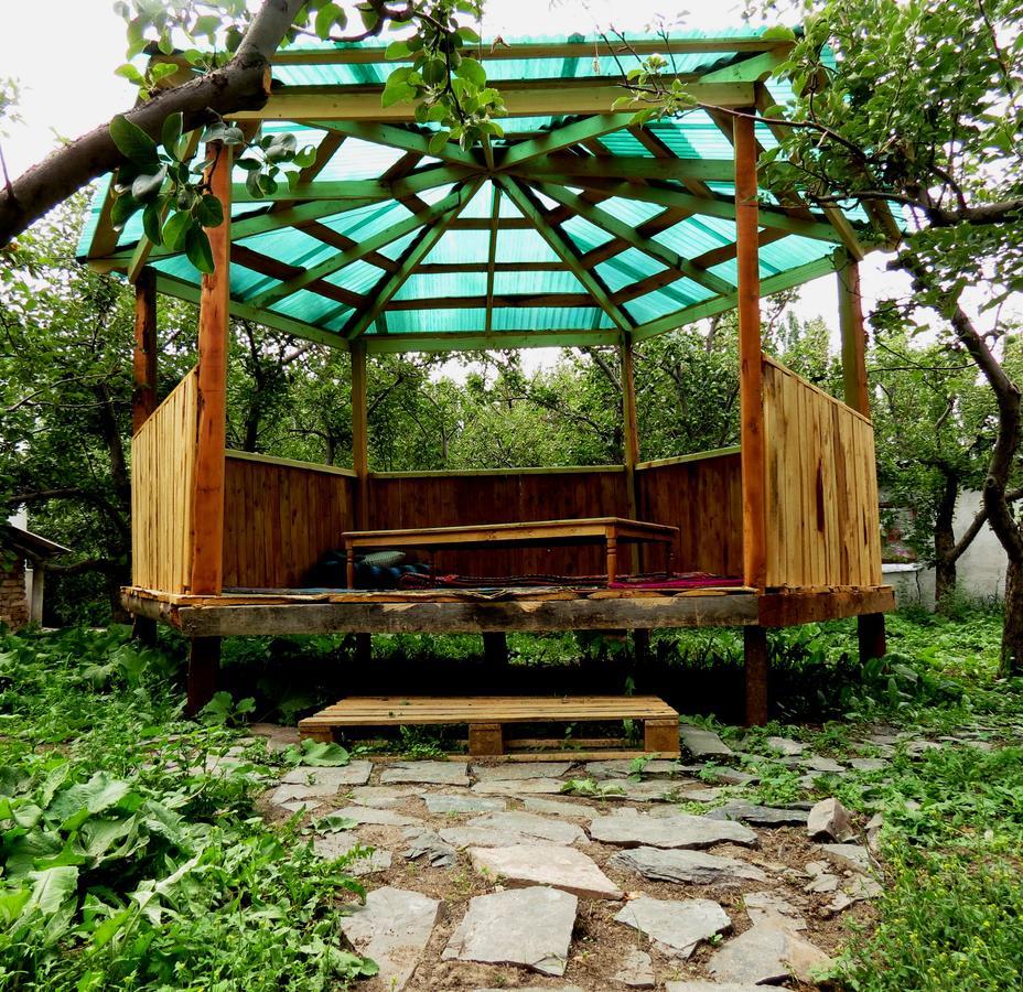 Interhouse Karakol Albergue Exterior foto