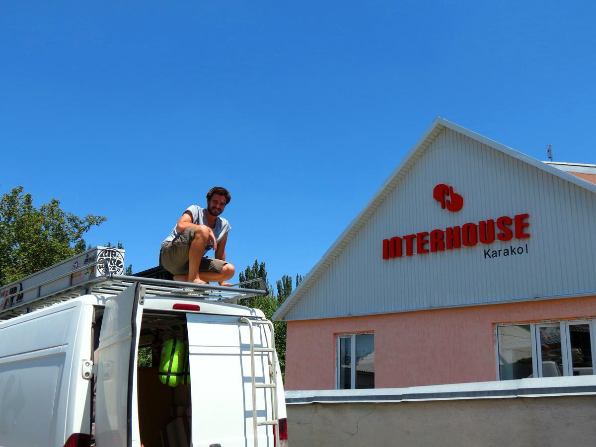 Interhouse Karakol Albergue Exterior foto