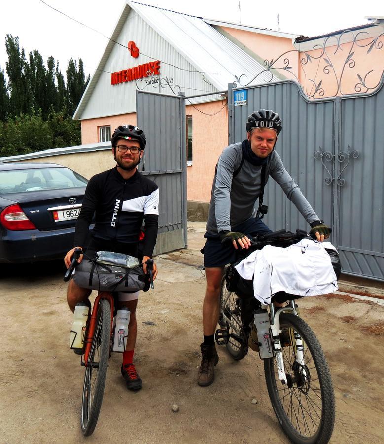 Interhouse Karakol Albergue Exterior foto