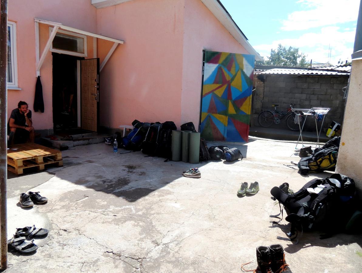 Interhouse Karakol Albergue Exterior foto